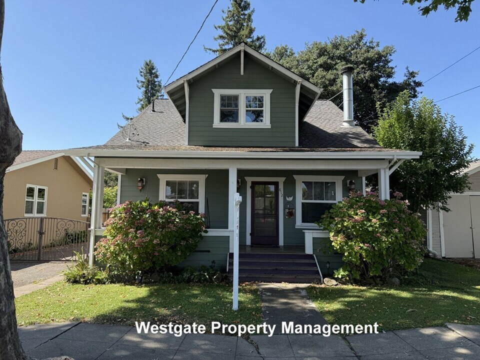 612 4th St in Petaluma, CA - Building Photo