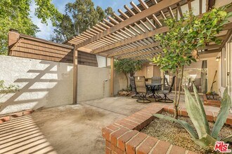 10415 Larwin Ave in Los Angeles, CA - Building Photo - Building Photo