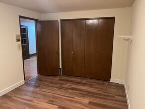 4233 S 252nd Pl in Kent, WA - Foto de edificio - Building Photo