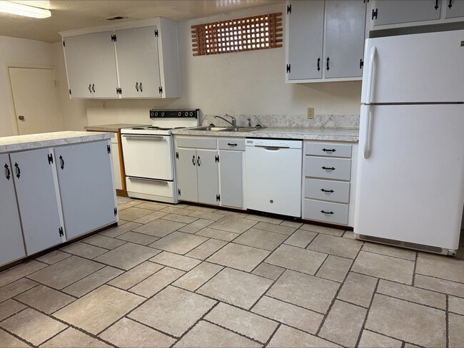 property at 3429 Quincy Ave