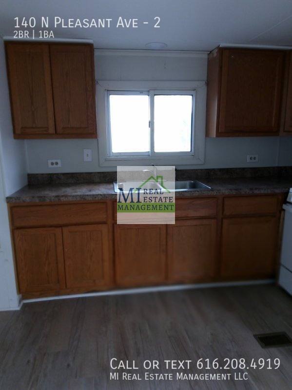 140 N Pleasant Ave-Unit -2 in Lowell, MI - Building Photo - Building Photo