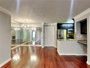 3201 Lenox Rd NE in Atlanta, GA - Foto de edificio - Building Photo