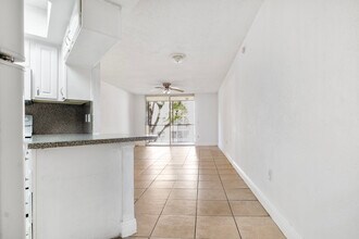 8225 Lake Dr, Unit 304 in Doral, FL - Building Photo - Building Photo