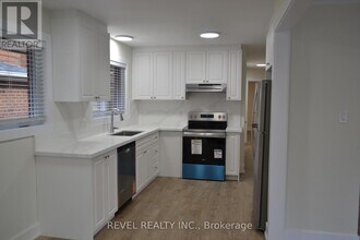 15 Cedar Brae Blvd in Toronto, ON - Building Photo - Building Photo