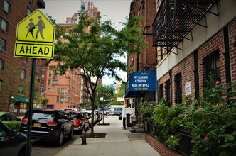 305 E 95th St in New York, NY - Foto de edificio - Building Photo