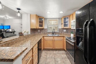 15273 Maturin Dr, Unit 32 in San Diego, CA - Foto de edificio - Building Photo