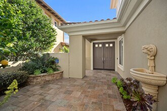 10 Sunset Cove in Newport Beach, CA - Building Photo - Building Photo