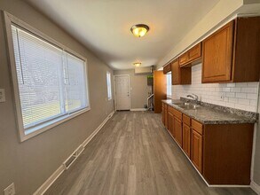 7012 Cadillac Ave in Warren, MI - Building Photo - Building Photo
