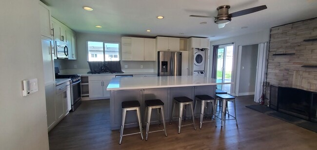 3822 Conrad Ave in San Diego, CA - Foto de edificio - Building Photo