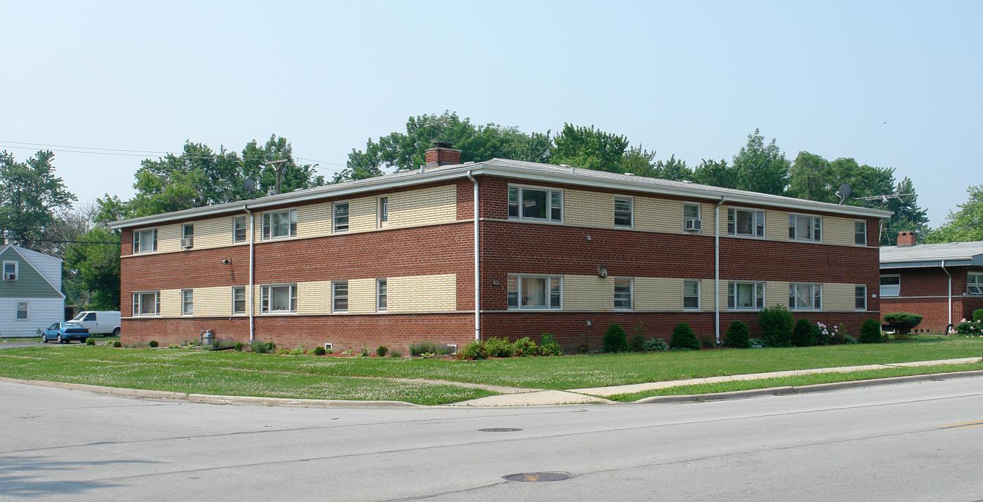 128 W 34th St in Steger, IL - Foto de edificio