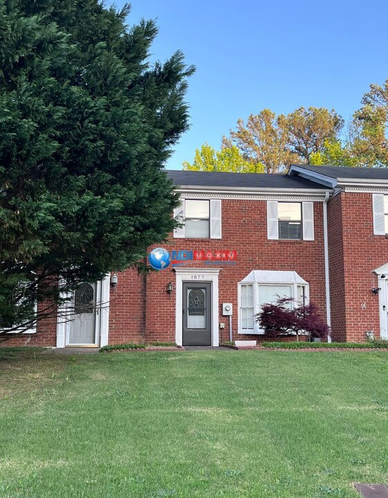 1877 McElvaney Ln NW in Lawrenceville, GA - Building Photo