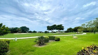 5662 Ainsley Ct in Boynton Beach, FL - Building Photo