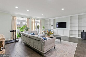 8119 Westside Blvd in Fulton, MD - Foto de edificio - Building Photo