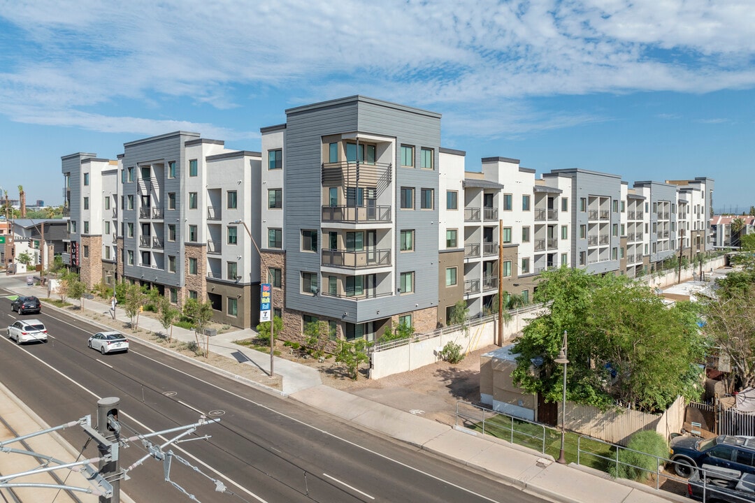 Aura Apache in Tempe, AZ - Foto de edificio