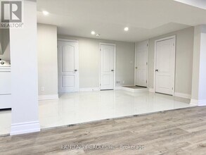 2 Barker Ct in Markham, ON - Building Photo - Building Photo