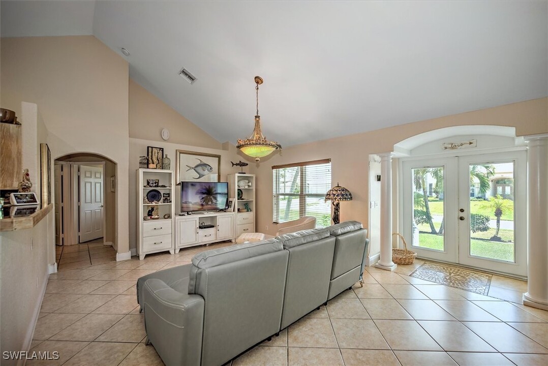 1143 SW 43rd St in Cape Coral, FL - Building Photo