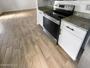 8535 Cheryl Ann Ln in Jacksonville, FL - Building Photo - Building Photo