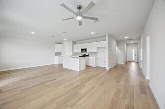737 Poppy Ln in Lavon, TX - Foto de edificio - Building Photo