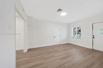 1021 NW 7th Ave in Fort Lauderdale, FL - Building Photo - Building Photo