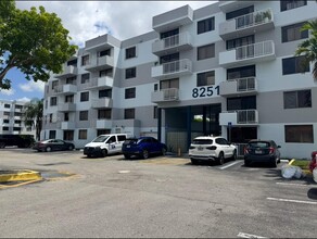 8251 NW 8th St in Miami, FL - Building Photo - Building Photo