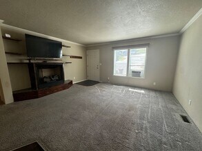 382 Clark St in Myrtle Creek, OR - Building Photo - Building Photo