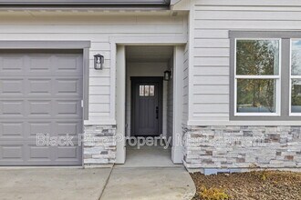4642 N Maple Grove Rd in Boise, ID - Building Photo - Building Photo
