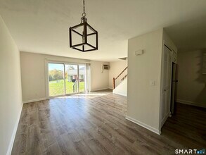 47 Old Farms Ln in New Milford, CT - Building Photo - Building Photo