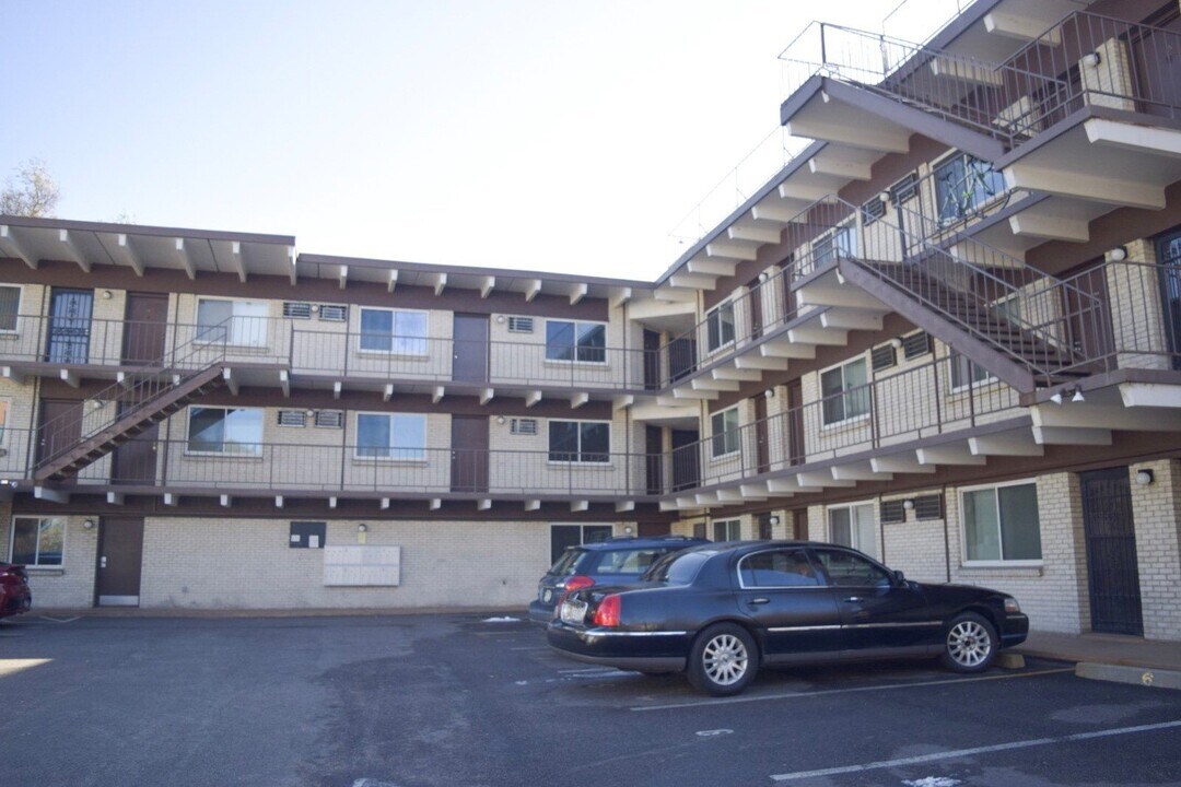 590 Logan St in Denver, CO - Building Photo