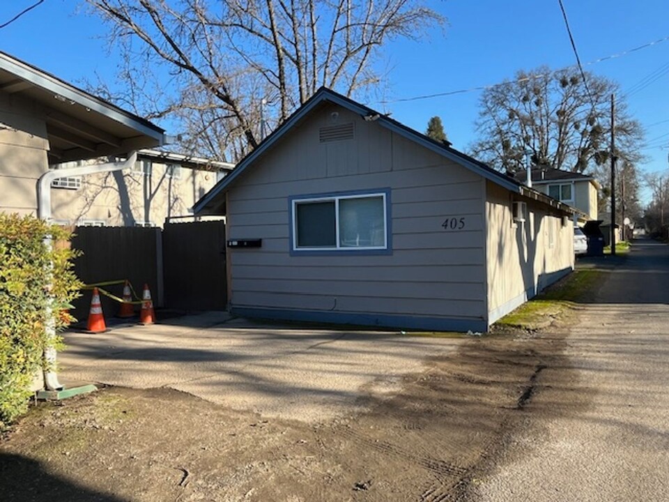 405 W 12th St in Medford, OR - Building Photo