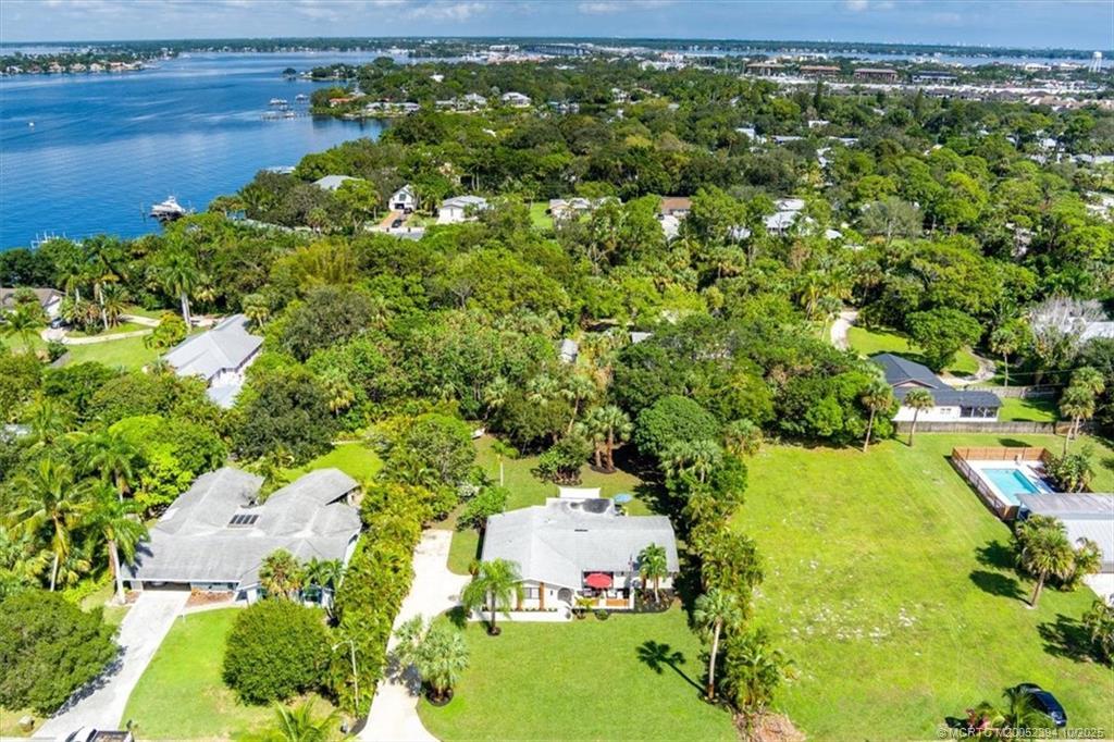 518 SW North Carolina Dr in Stuart, FL - Foto de edificio