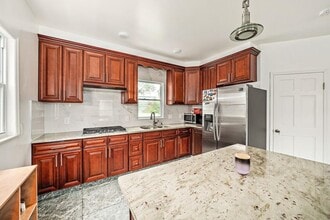 72 Standish Ave, Unit 1 in Quincy, MA - Building Photo - Building Photo