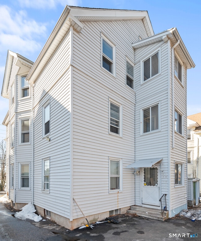 811 East St in New Britain, CT - Building Photo - Building Photo