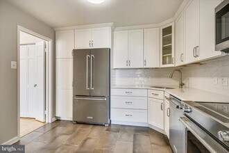 6800 Fleetwood Rd in McLean, VA - Building Photo - Building Photo