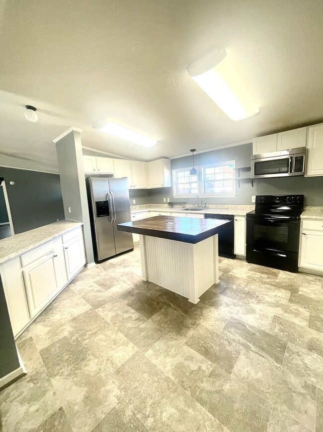 69 Reaves Rd in Anniston, AL - Building Photo - Building Photo