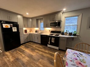 93 County Rd in Torrington, CT - Building Photo - Building Photo