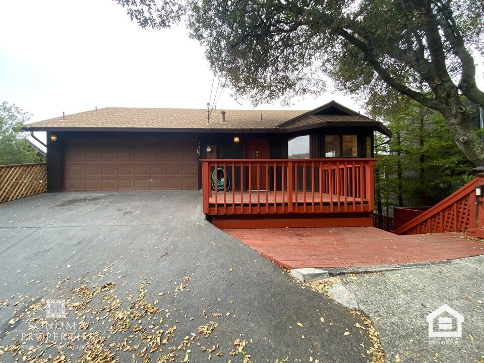17225 Hillside Ave in Sonoma, CA - Building Photo