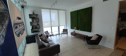 7928 East Dr in North Bay Village, FL - Building Photo - Building Photo