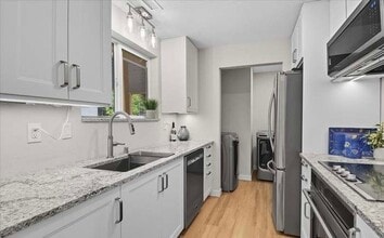 27001 35th Ave S in Kent, WA - Foto de edificio - Building Photo