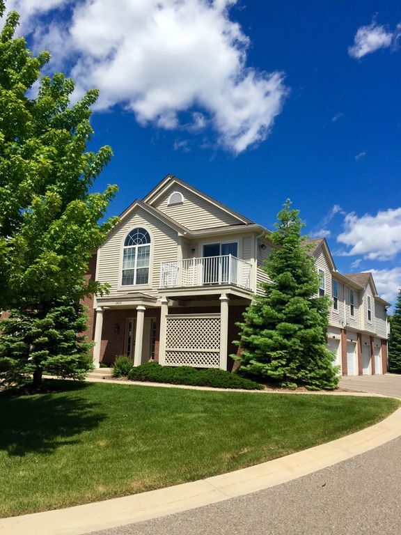20211 Chesapeake Cir, Unit 20211 in Walled Lake, MI - Building Photo - Building Photo