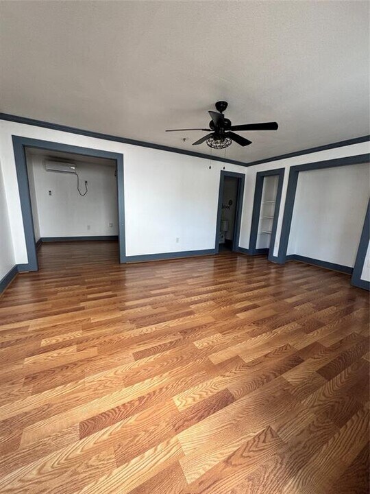 5304 Polk St in Houston, TX - Building Photo