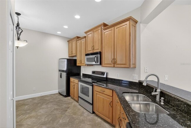 210 Shell Falls Dr in Apollo Beach, FL - Building Photo - Building Photo