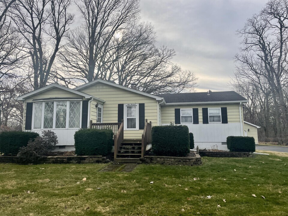 913 W 8th St in Hobart, IN - Building Photo