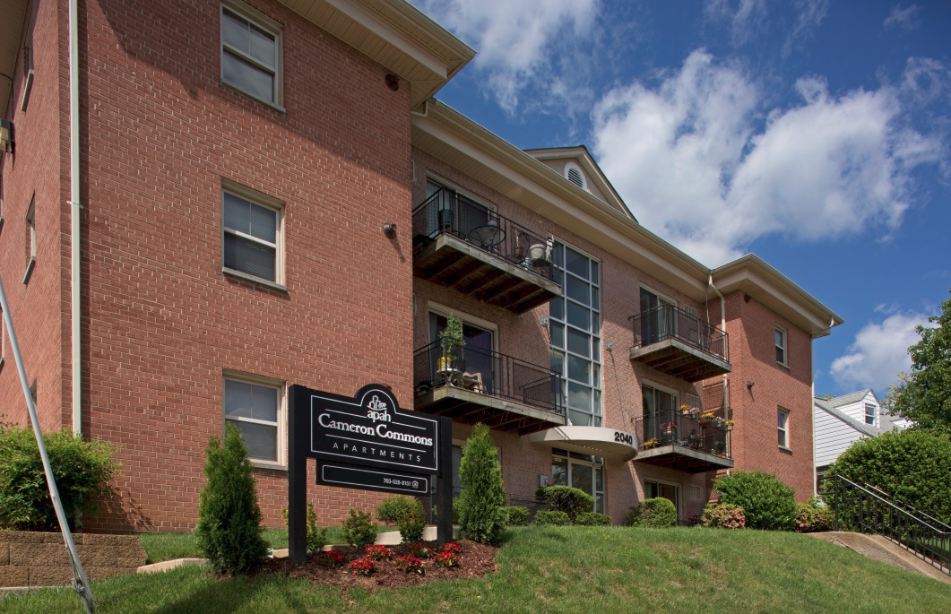 Cameron Commons Apartments in Arlington, VA - Building Photo