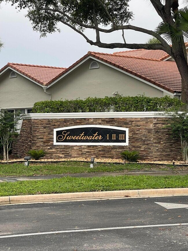 property at 10910 Lakemore Ln