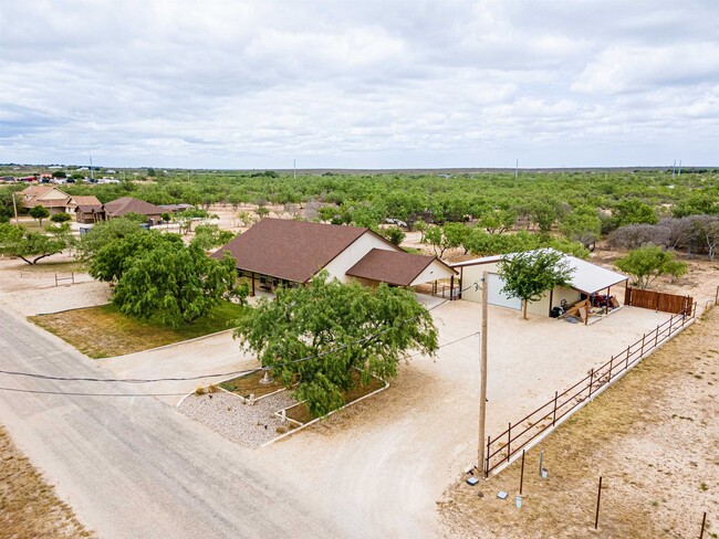 1301 Diego Loop in Del Rio, TX - Foto de edificio - Building Photo