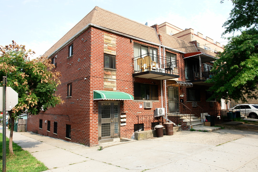 3334-3338 Union St in Flushing, NY - Building Photo