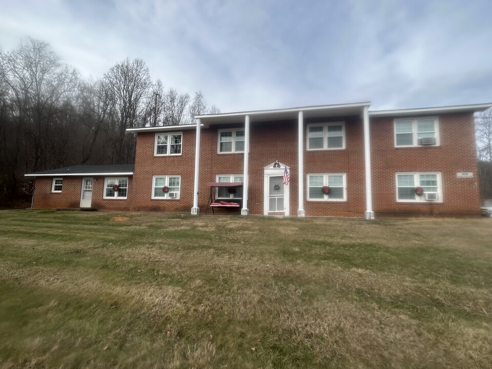 108 W Mountain View Rd in Johnson City, TN - Building Photo