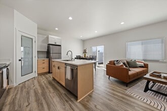 High Desert Estates in Quincy, WA - Foto de edificio - Building Photo
