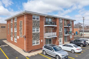 8302-8310 W 47th St in Lyons, IL - Building Photo