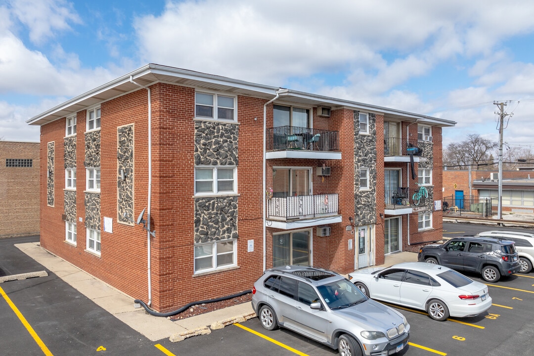 8302-8310 W 47th St in Lyons, IL - Foto de edificio